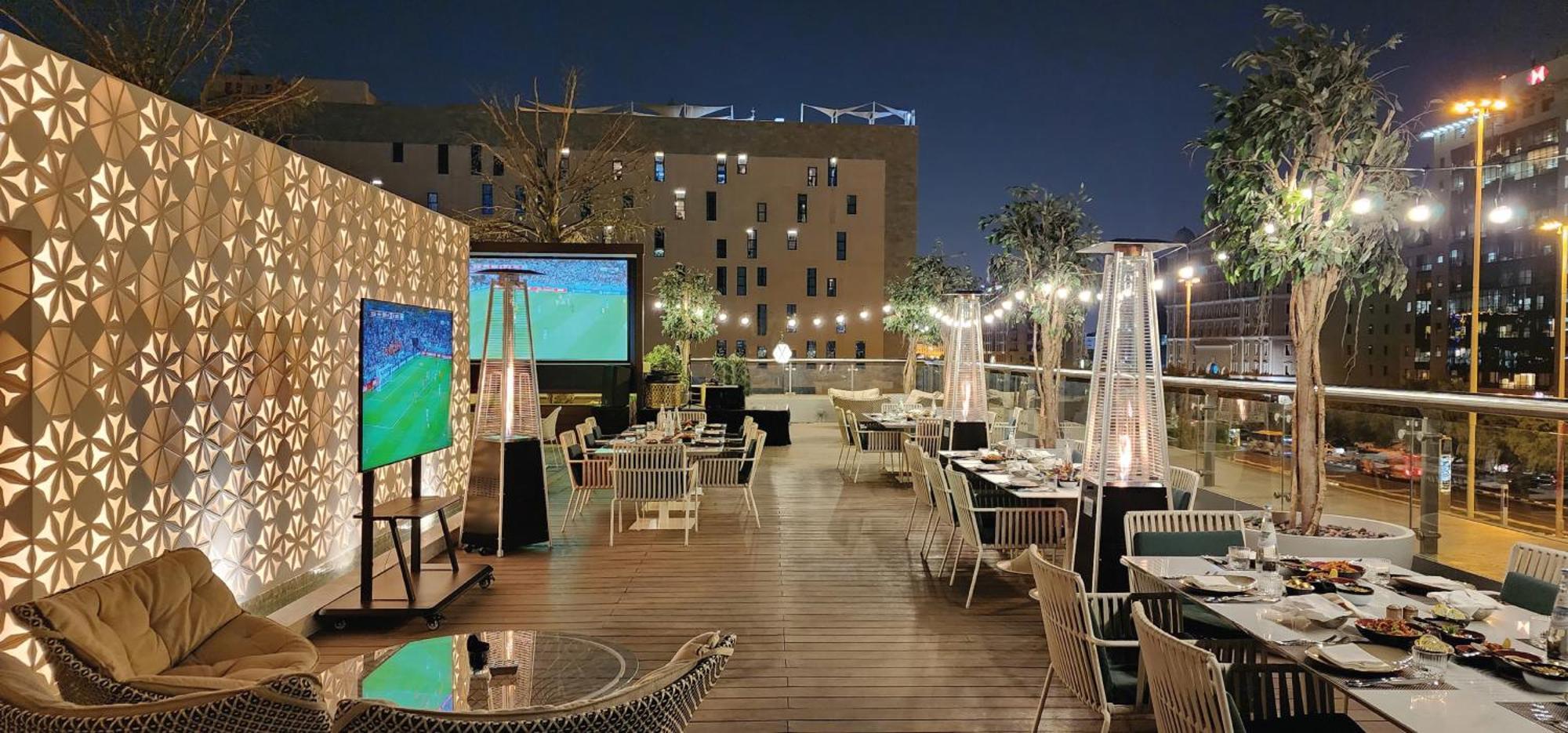 Steigenberger Hotel Doha Exterior foto The rooftop of the hotel